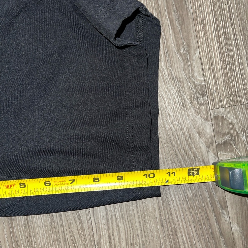 lululemon athletica Black and Tan Men Shorts Flat Front - Picture 13 of 13